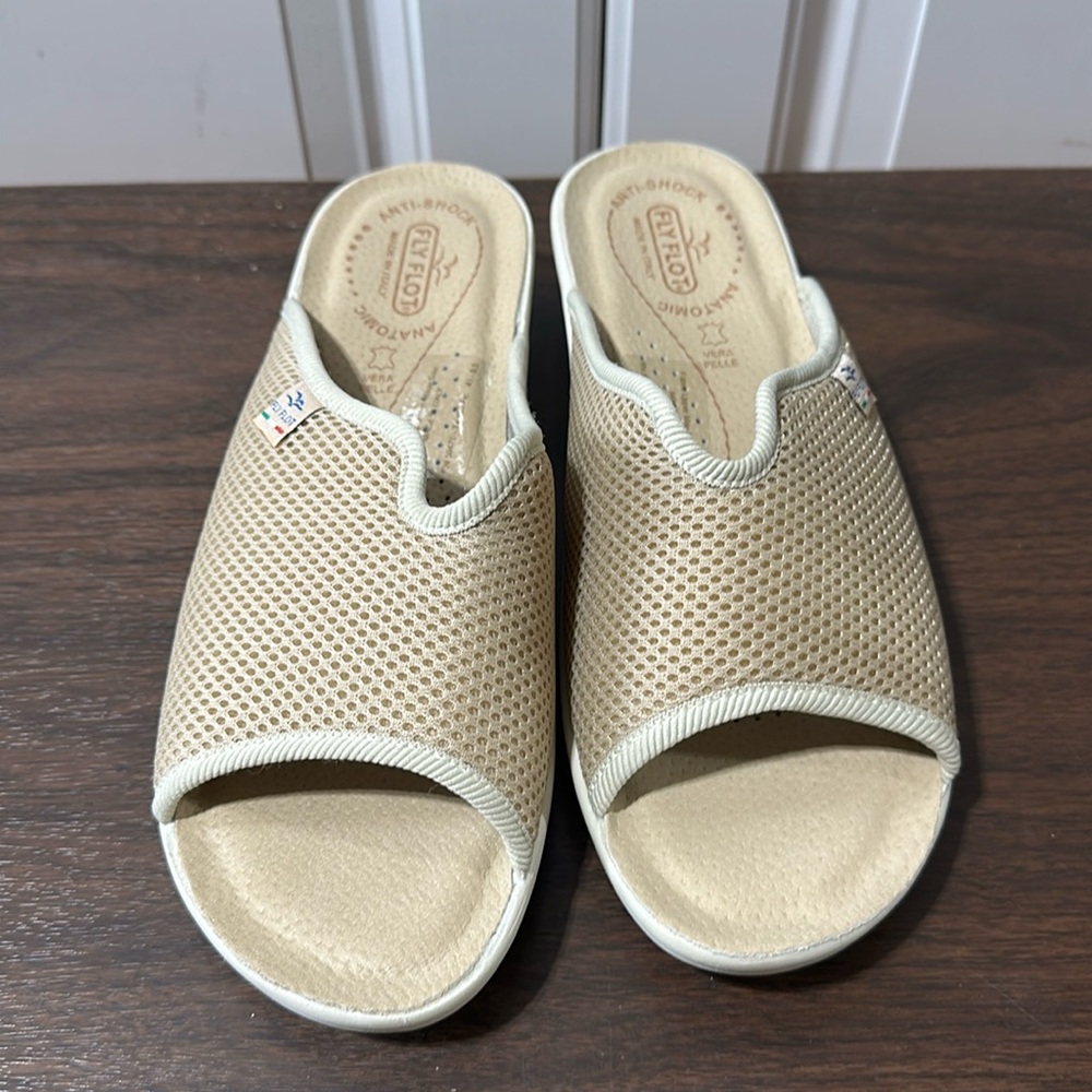 Fly Flot Slip On Sandals